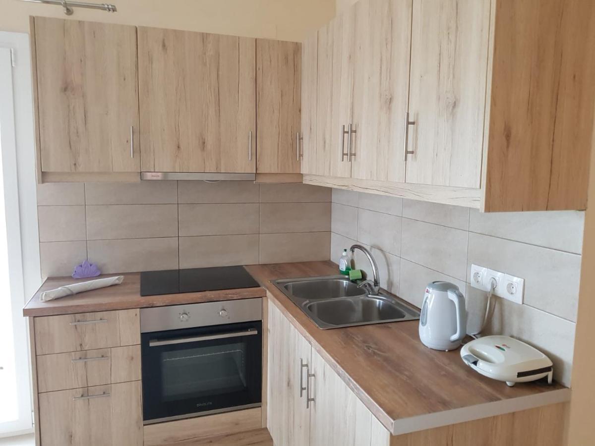 Votsalo Pool Apts 칼라미 외부 사진