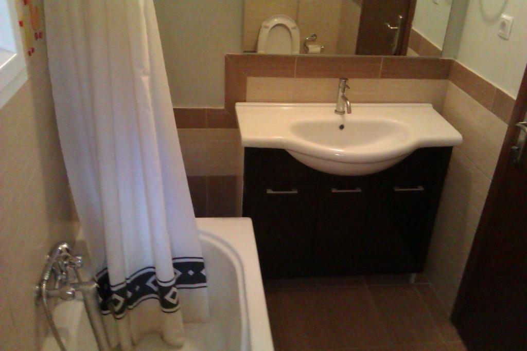 Votsalo Pool Apts 칼라미 외부 사진